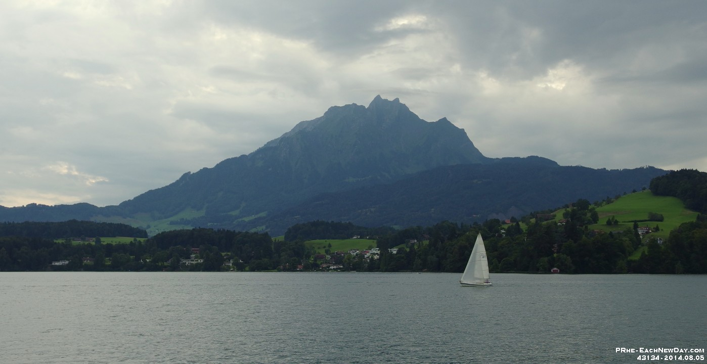 43134CrLe - Evening cruise on Lake Lucerne